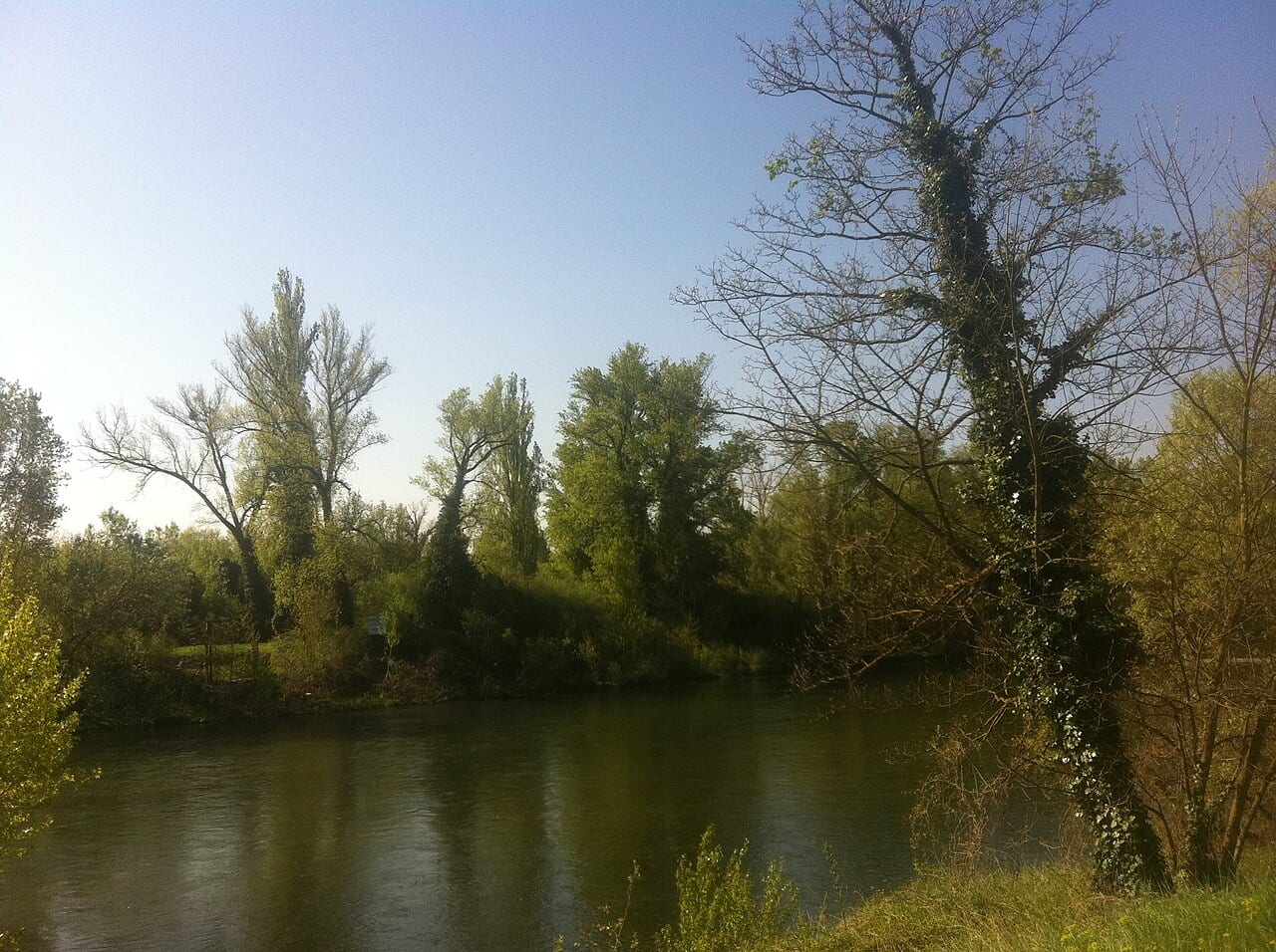 Vue du canal de Miribel à la gare de Crépieux, (Rillieux-la-Pape).