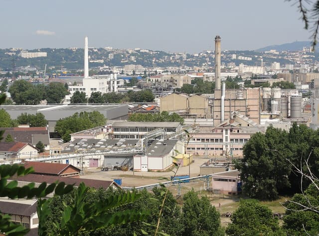 La vallée de la chimie : les usines sur le territoire de Saint-Fons