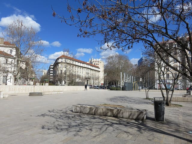 Vue de la place Djebraïl-Bahadourian, dans le 3e arrondissement de Lyon.
