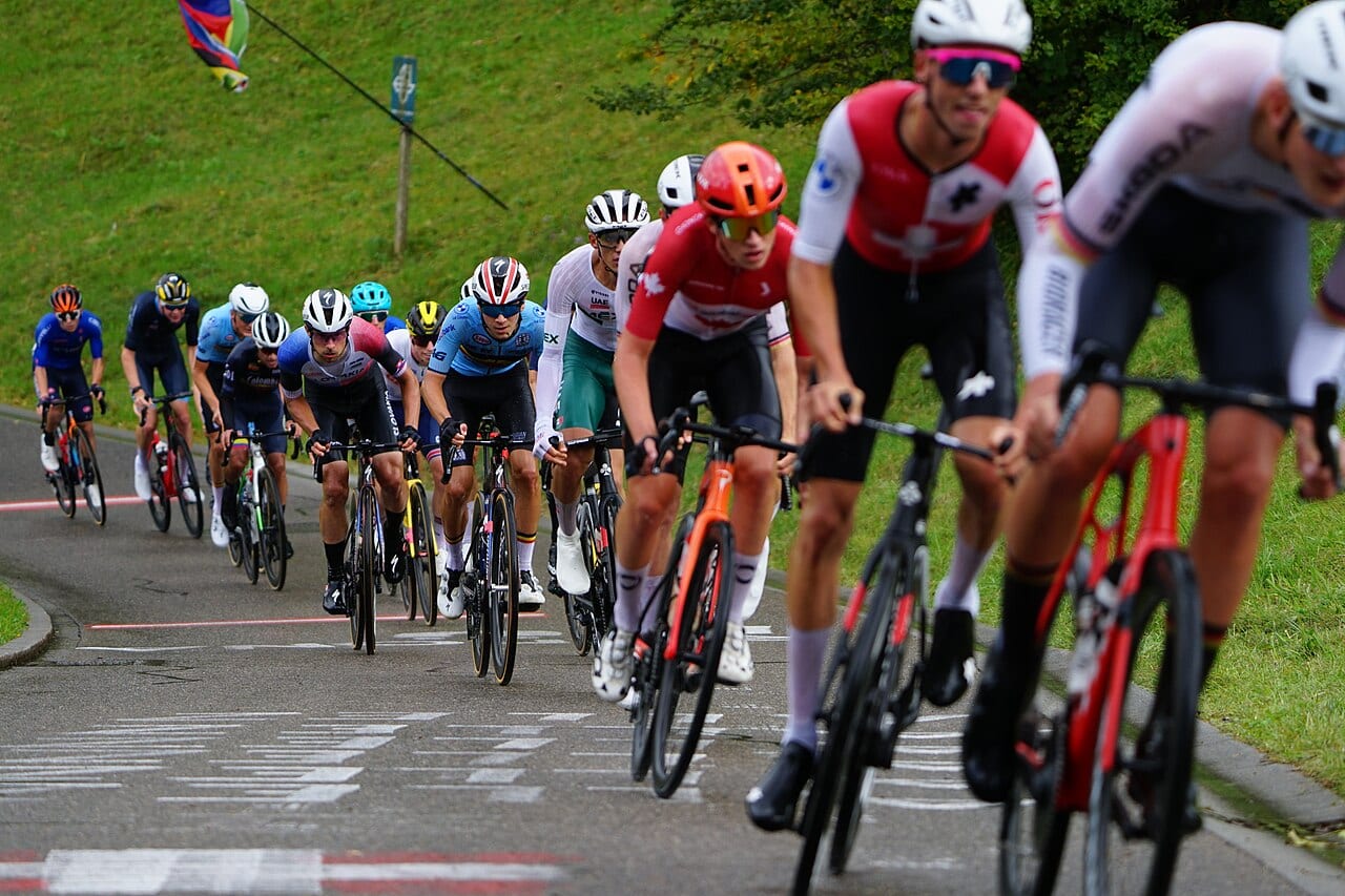Le peloton du championnat du monde espoirs 2024 à Zurich, où figurait Isaac Del Toro