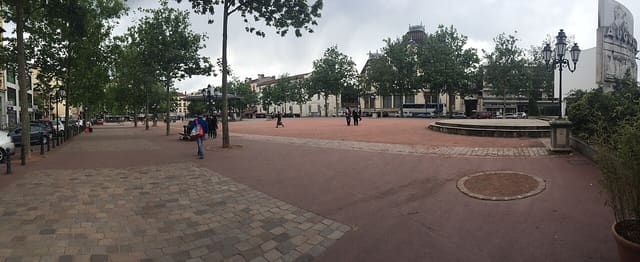 Place Ambroise-Courtois à Lyon.