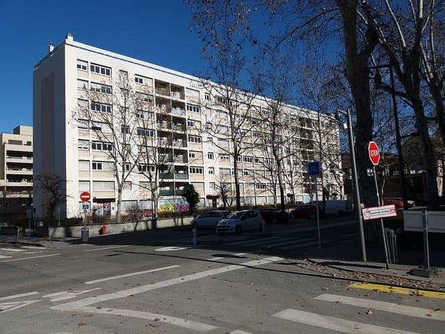Depuis l'interection avec la rue Collonge.
