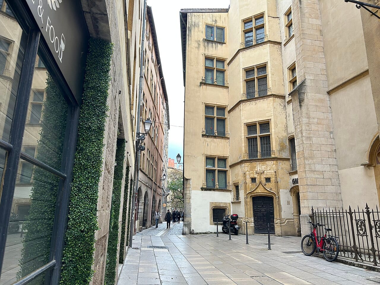 Vue de la rue en 2025.