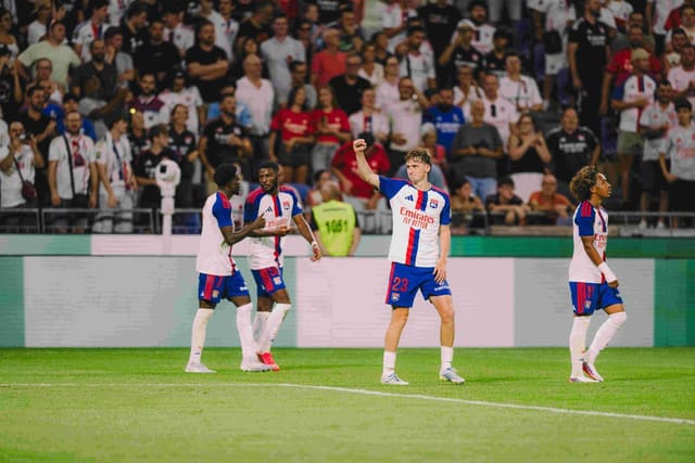 Joueurs de l'Olympique Lyonnais célébrant leur victoire face au Sparta Prague au Groupama Stadium