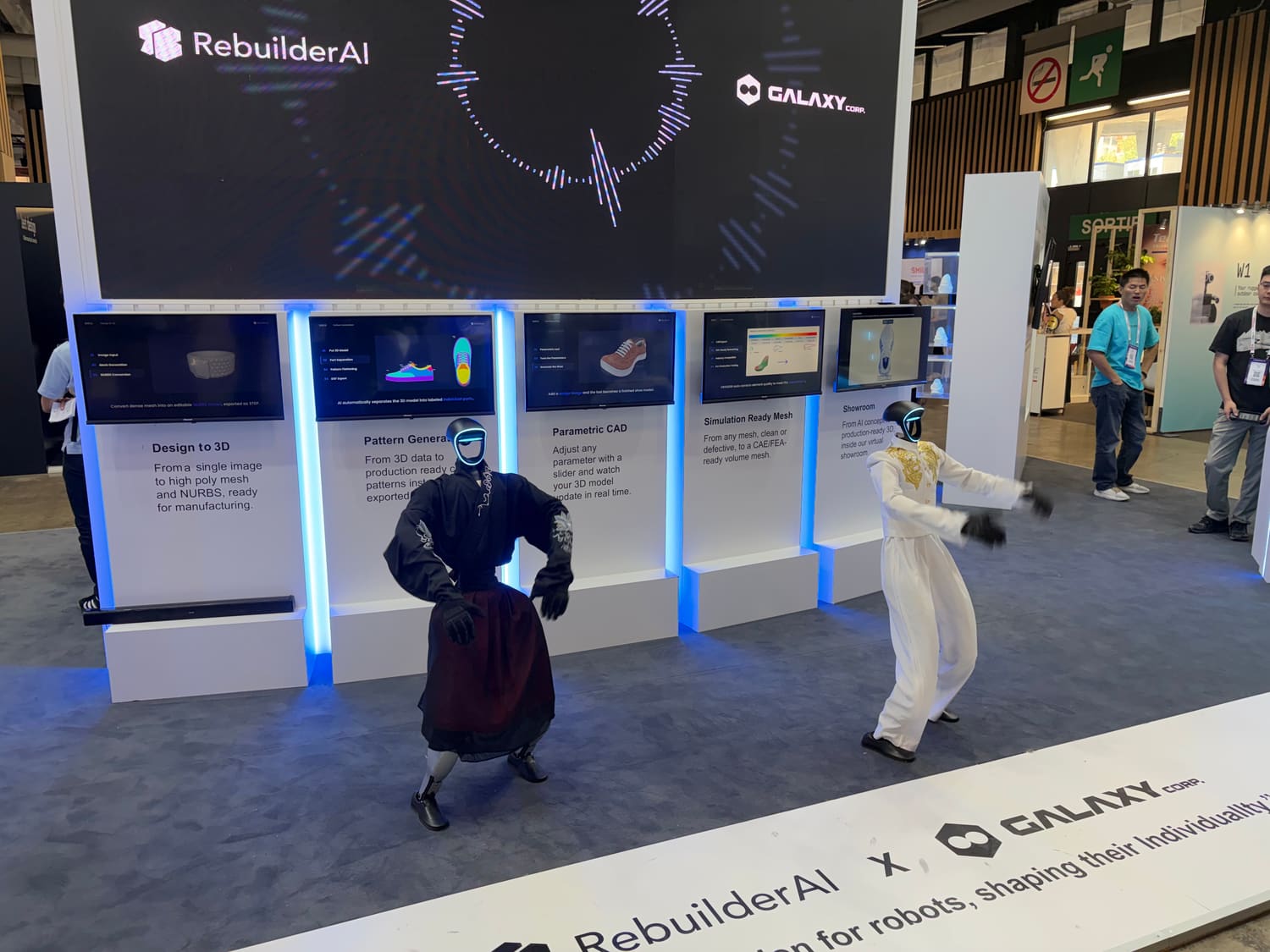Performeurs en costume traditionnel sur l'installation RebuilderAI × Galaxy Corp à VivaTech 2026