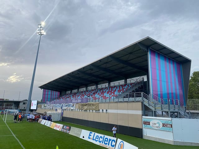 La Tribune Nord du stade Pierre Rajon de Bourgoin-Jallieu en 2024.