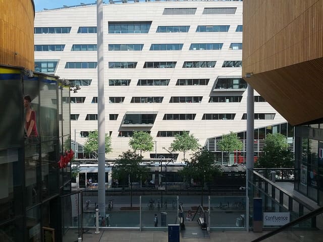Siège de la région Rhône-Alpes vu depuis le centre commercial Confluence, Lyon