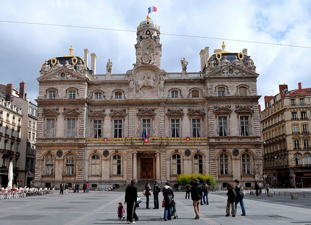 Façade de l'Hôtel de Ville de Lyon, place des Terreaux, où sera signée la charte le 13 octobre.