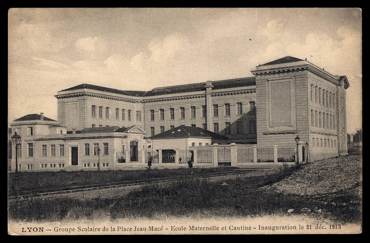 Vue prise près de l'actuel 7 rue du Brigadier Voituret, dans le 7ème arrondissement de Lyon, le 21 décembre 1913, en direction du nord