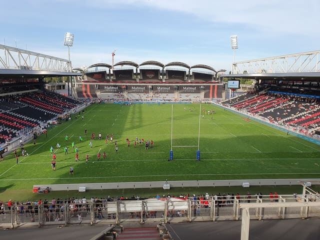 Matmut Stadium de Gerland lors d'un match du LOU, en 2019, après rénovation.