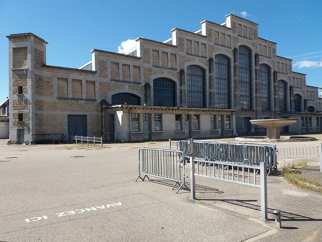Façade, côté gauche.