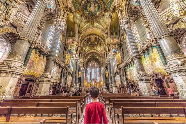 500px provided description: ?Papa elle est jolie cette ?glise? ? ?Oui mon fils, toutes les ?glises ne sont pas tristes? "Daddy is this pretty church" ... "Yes my son, all the churches are not sad" La
