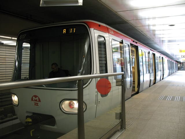 Une rame MPL 75 de la ligne A du métro de Lyon à la station Vaulx-en-Velin La Soie