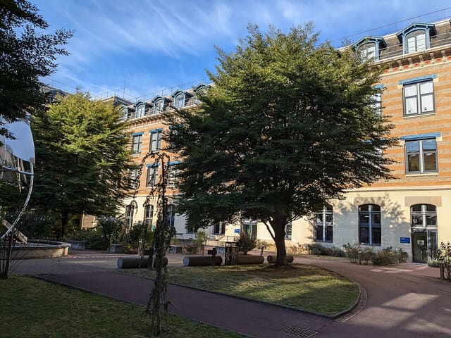 Cour Nord de la Manufacture des Tabacs, site de l'Université Jean-Moulin Lyon III, à Lyon.