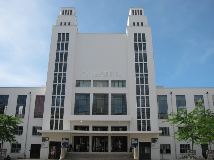 Façade du TNP après la rénovation de 2011