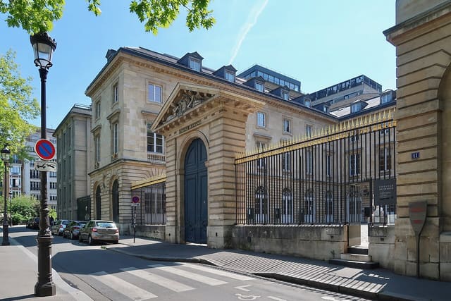Collège de France, place Marcelin-Berthelot (Paris, 5e).