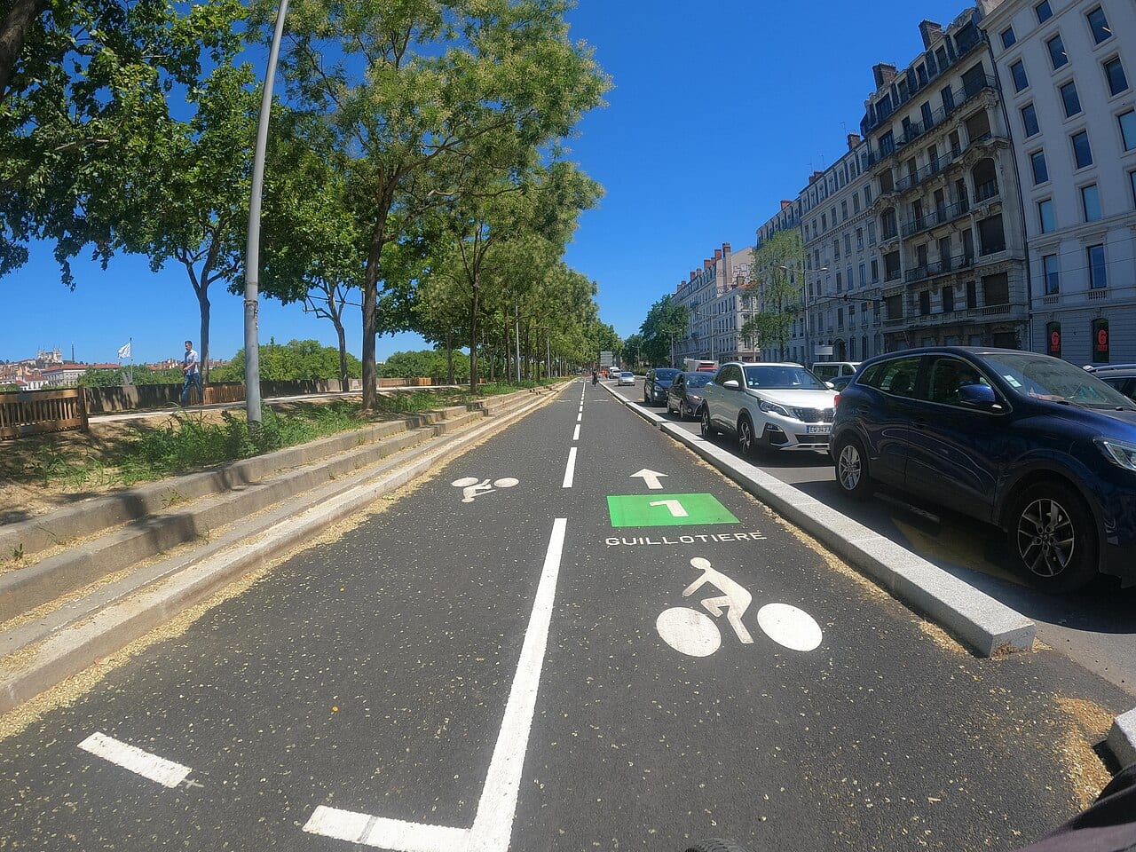 Réseau cyclable « Voies Lyonnaises » — Piste n°01, quai Claude-Bernard à Lyon