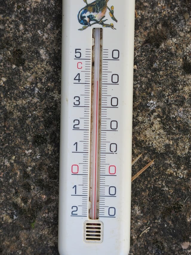 Thermomètre affichant 41 °C lors d'un épisode de canicule en France